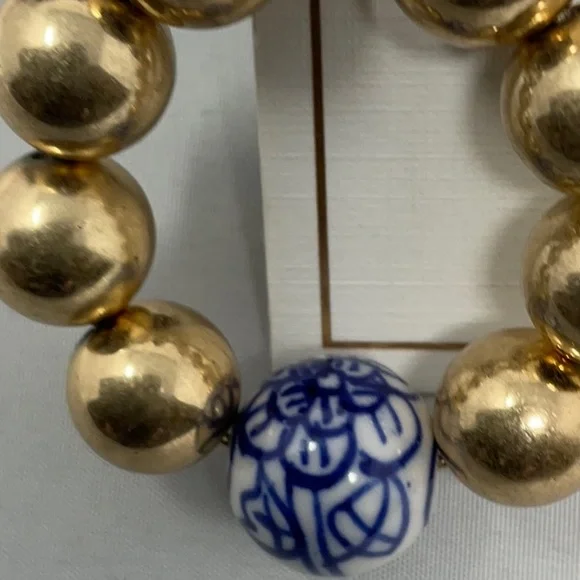 NWT Canvas yellow gold tone dangle earrings - Picture 4 of 5